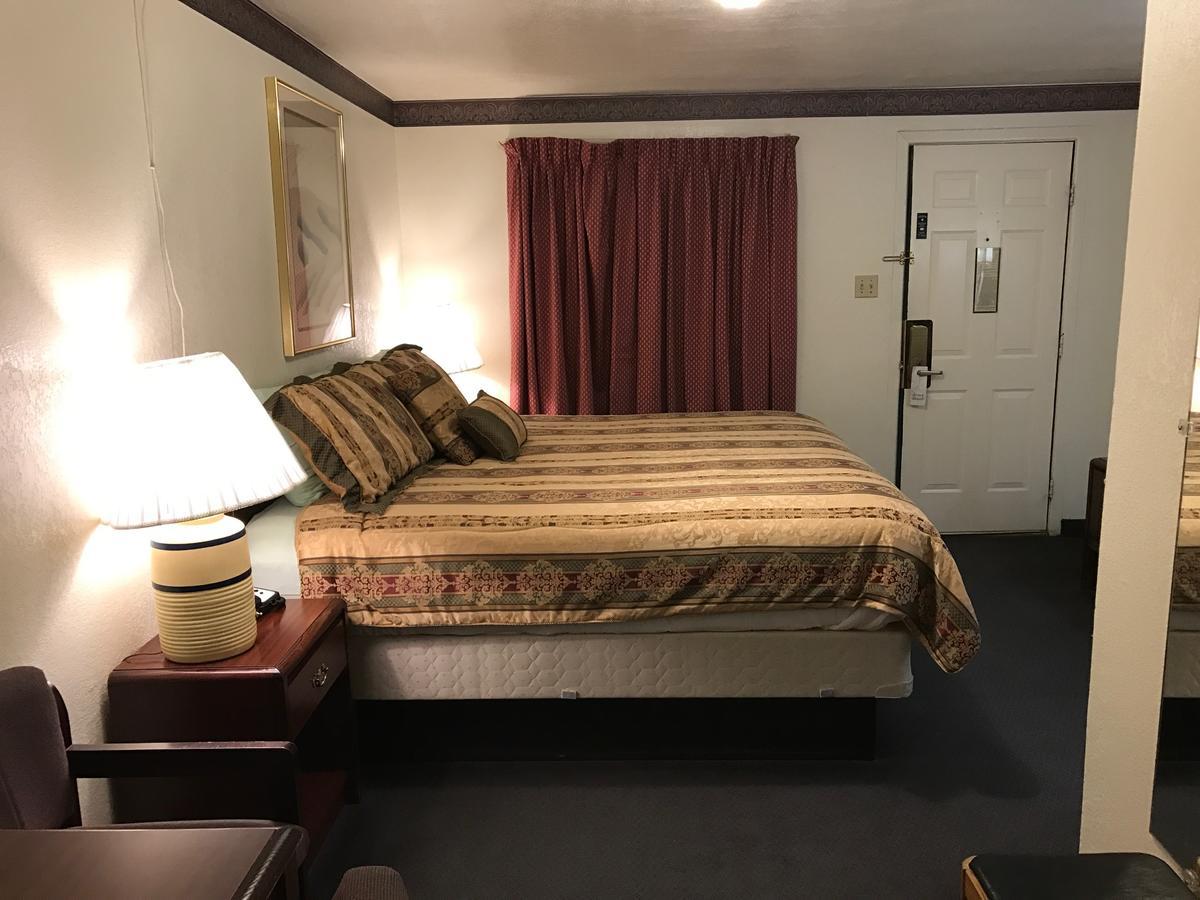 Budget Inn Of Brownfield Экстерьер фото