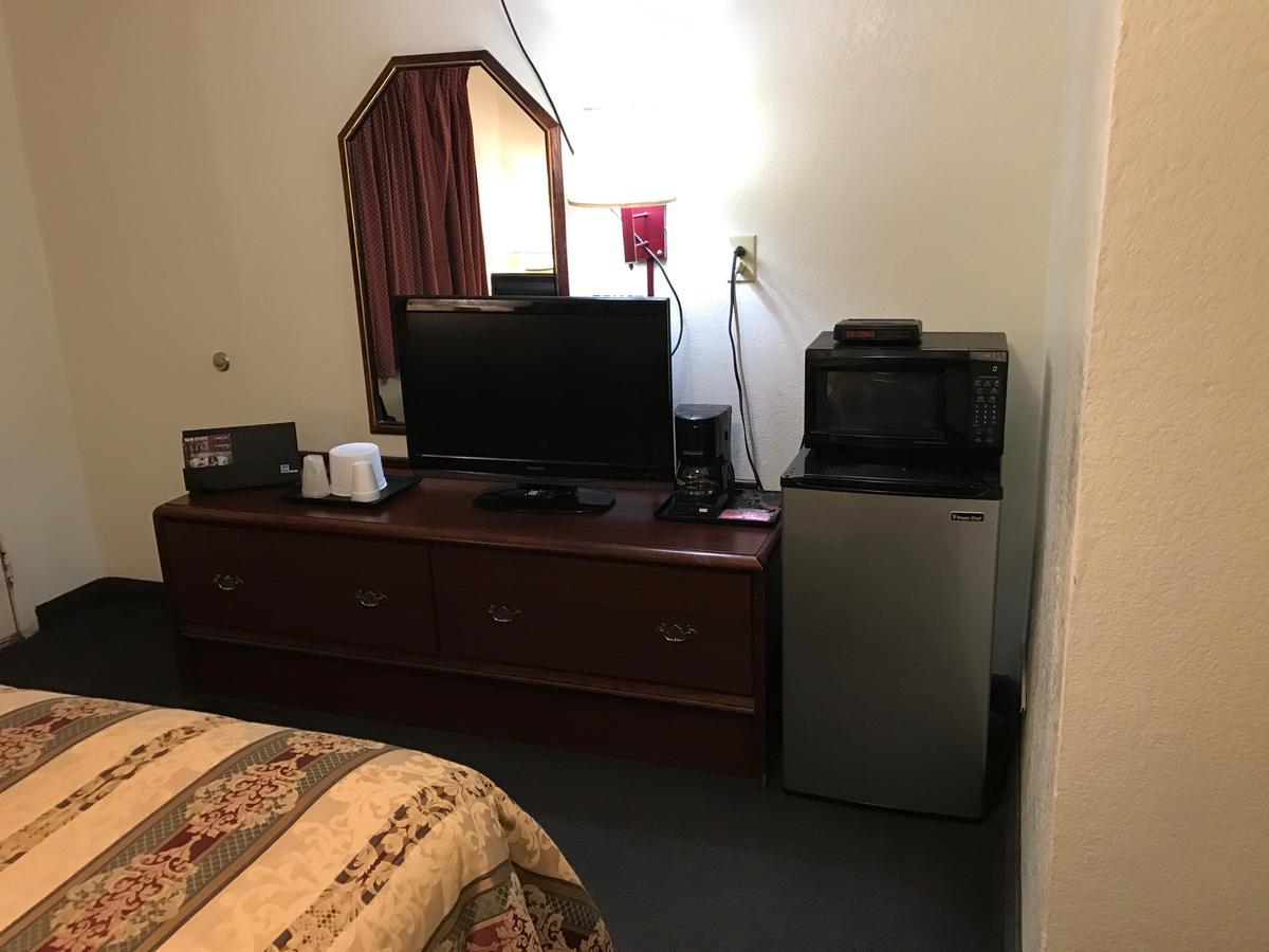 Budget Inn Of Brownfield Экстерьер фото