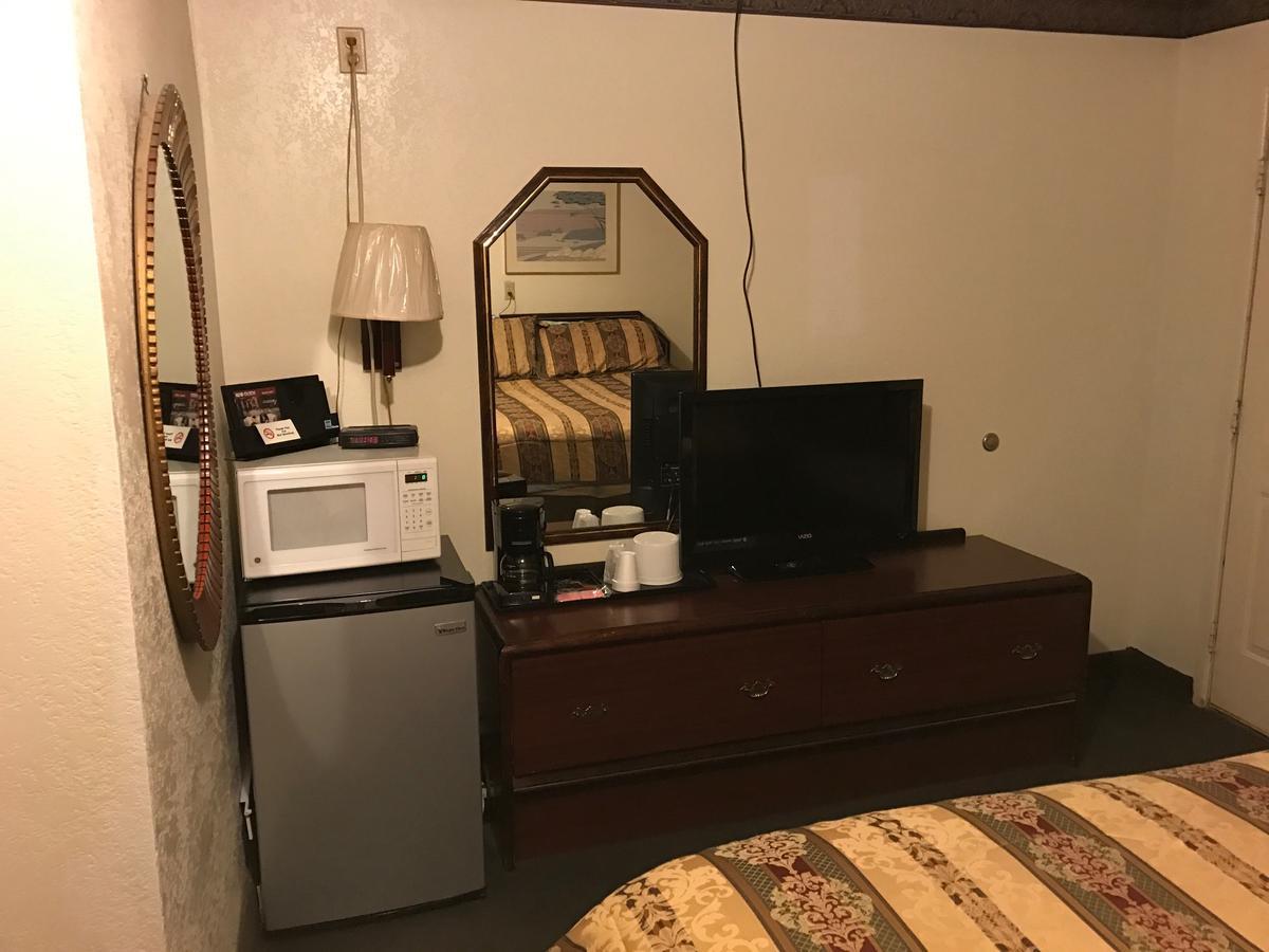 Budget Inn Of Brownfield Экстерьер фото
