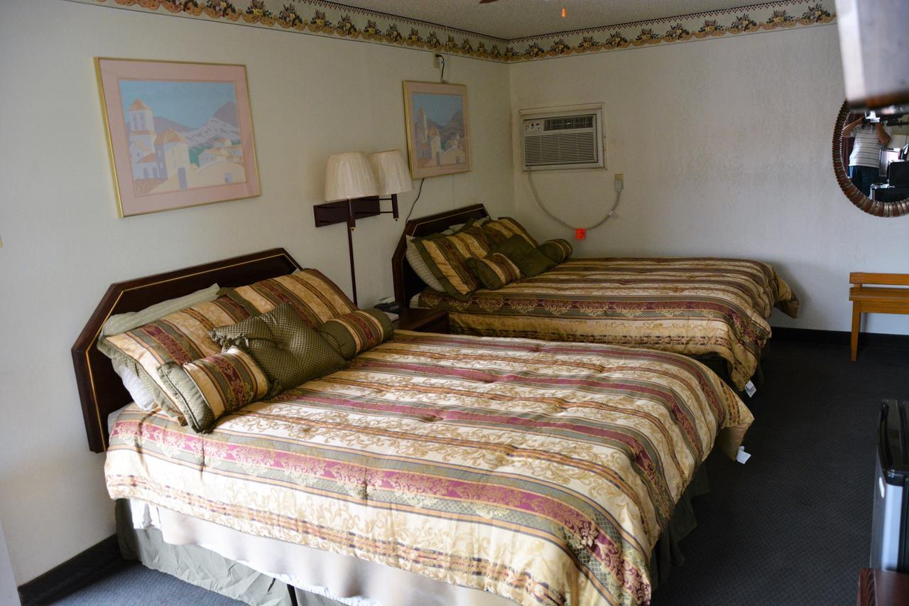 Budget Inn Of Brownfield Экстерьер фото